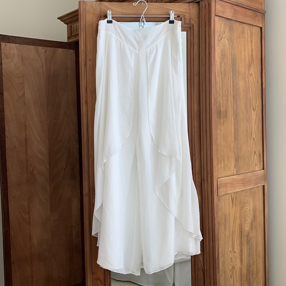 Lovely white flowy pant